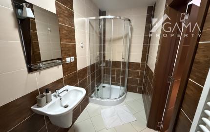 Exkluzívne ponúkame na predaj 3-izbový slnečný apartmán s vlastnou terasou