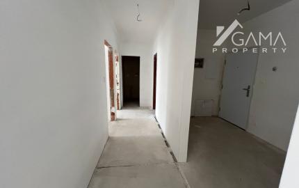 Ponúkame na predaj priestranný trojizbový byt, ktorý sa nachádza v centre mesta Poprad