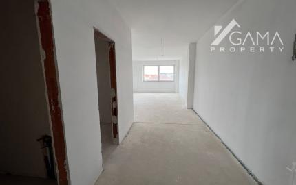 Ponúkame na predaj priestranný trojizbový byt, ktorý sa nachádza v centre mesta Poprad