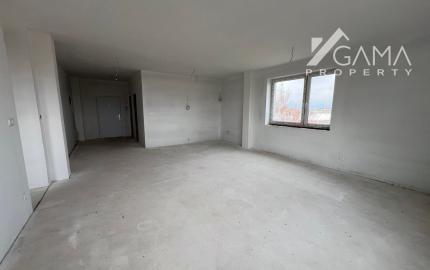 Ponúkame na predaj priestranný trojizbový byt, ktorý sa nachádza v centre mesta Poprad