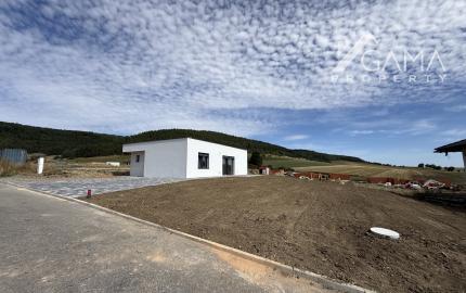 Novostavba moderného 3-izbového bungalovu v obci Hôrka