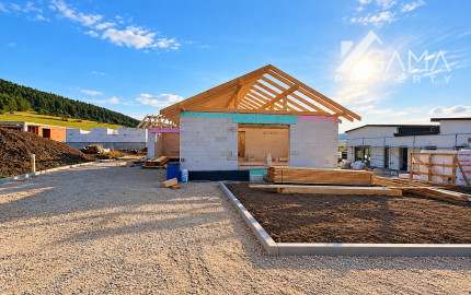 EXKLUZÍVNE NA PREDAJ | Moderný 4-izbový bungalov s garážou – Hôrka pri Poprade