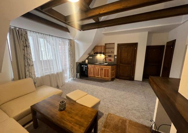 Ponúkame Vám na predaj krásny apartmán v centre Tatranskej Lomnice