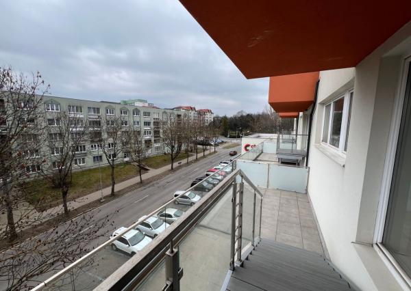 Ponúkame na predaj priestranný trojizbový byt, ktorý sa nachádza v centre mesta Poprad