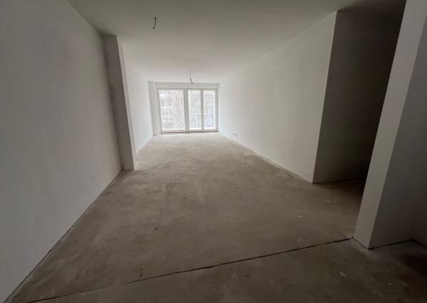 Ponúkame na predaj priestranný trojizbový byt, ktorý sa nachádza v centre mesta Poprad