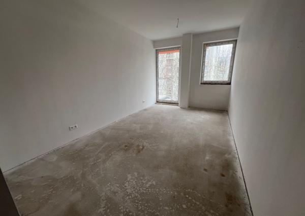 Ponúkame na predaj priestranný trojizbový byt, ktorý sa nachádza v centre mesta Poprad