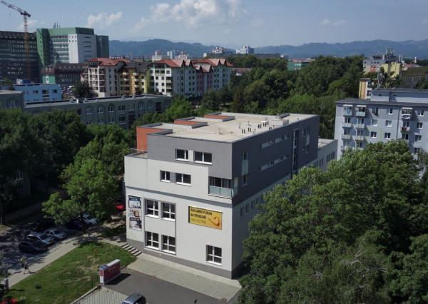 Ponúkame na predaj krásny moderný trojizbový byt v centre mesta Poprad