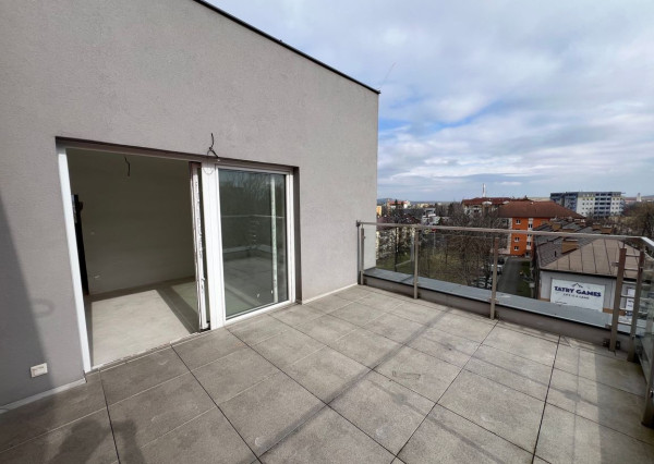 Ponúkame na predaj priestranný trojizbový byt, ktorý sa nachádza v centre mesta Poprad