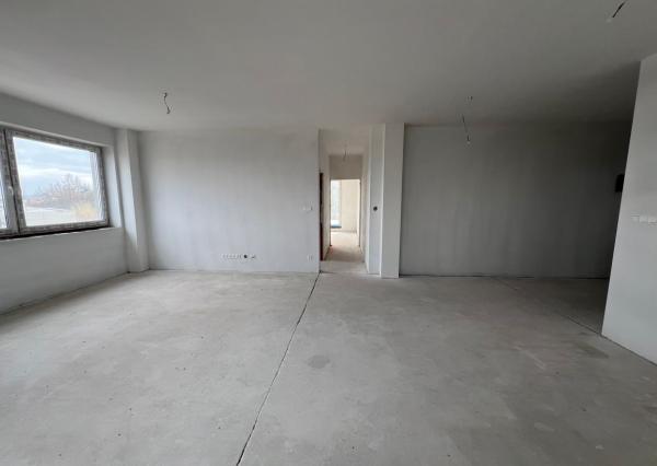 Ponúkame na predaj priestranný trojizbový byt, ktorý sa nachádza v centre mesta Poprad