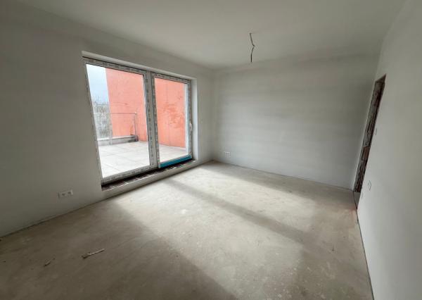 Ponúkame na predaj priestranný trojizbový byt, ktorý sa nachádza v centre mesta Poprad