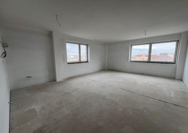 Ponúkame na predaj priestranný trojizbový byt, ktorý sa nachádza v centre mesta Poprad