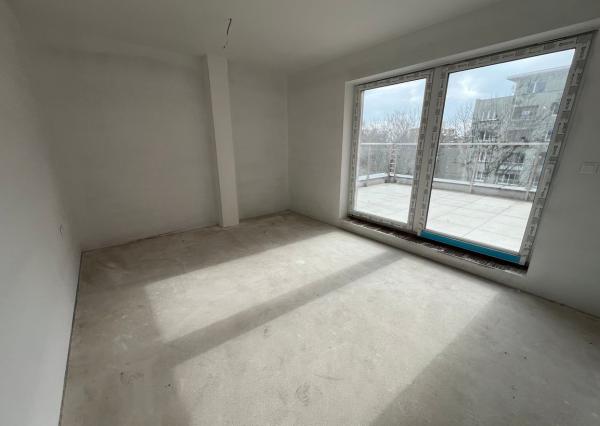 Ponúkame na predaj priestranný trojizbový byt, ktorý sa nachádza v centre mesta Poprad