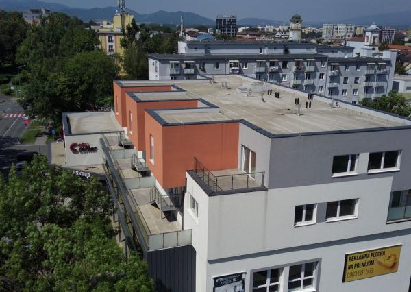 Ponúkame na predaj priestranný trojizbový byt, ktorý sa nachádza v centre mesta Poprad