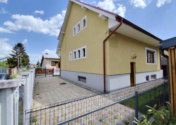 Dvojgeneračný rodinný dom na predaj v Poprade - Veľká