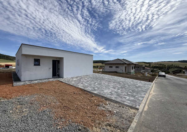 Novostavba moderného 3-izbového bungalovu v obci Hôrka