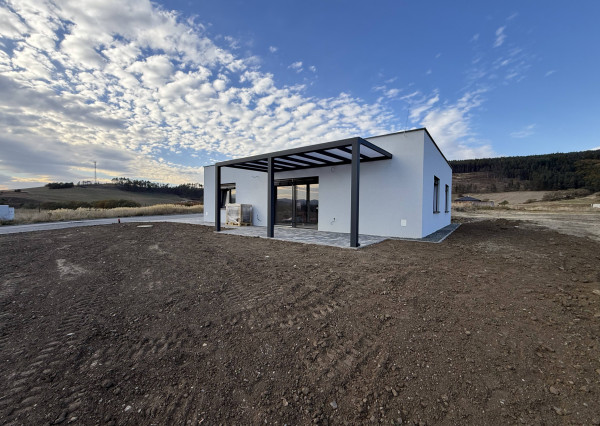 Novostavba moderného 3-izbového bungalovu v obci Hôrka