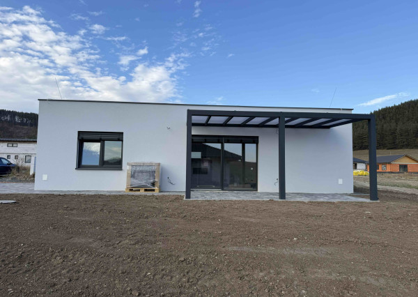 Novostavba moderného 3-izbového bungalovu v obci Hôrka