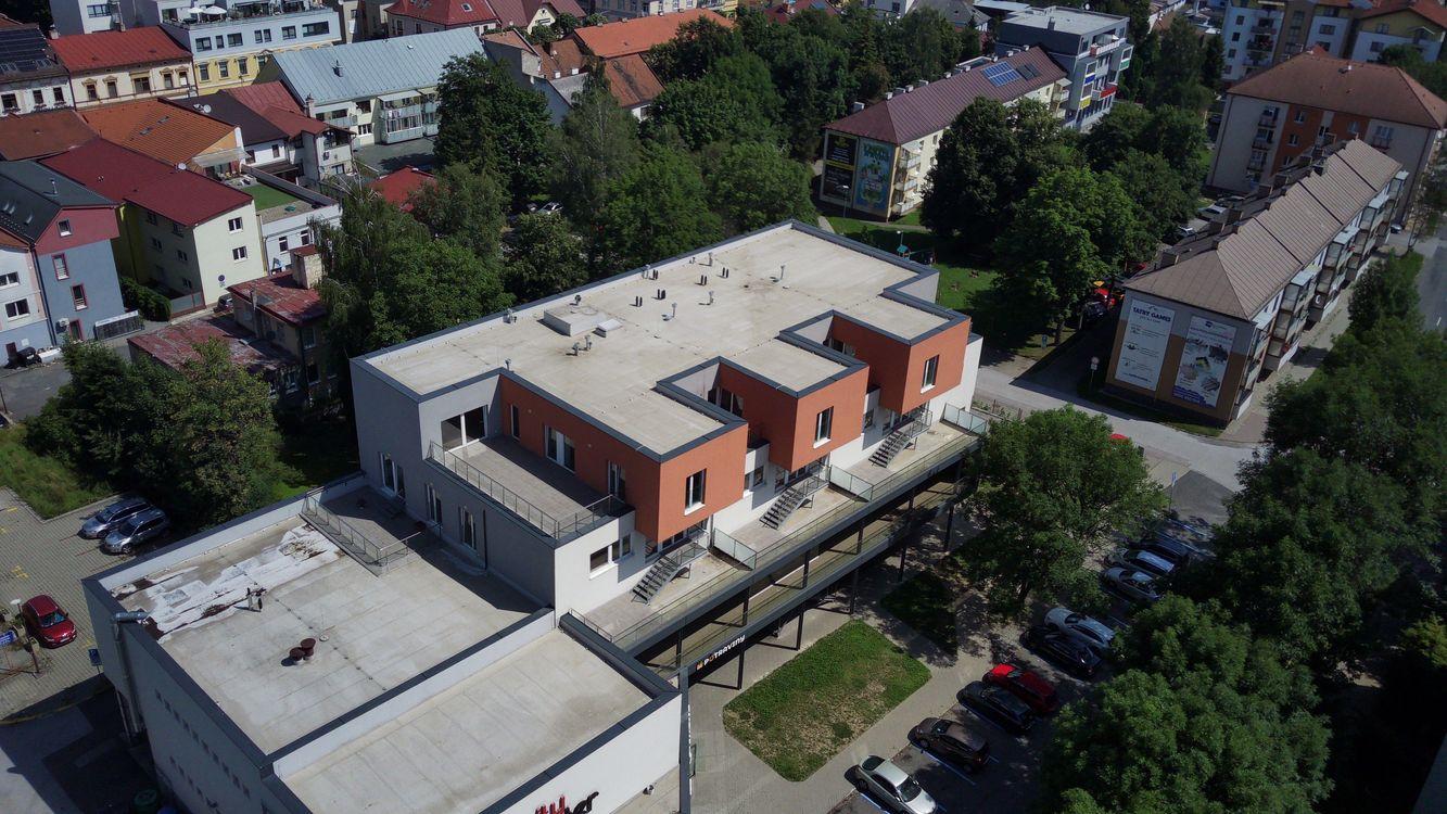 Ponúkame na predaj priestranný trojizbový byt, ktorý sa nachádza v centre mesta Poprad