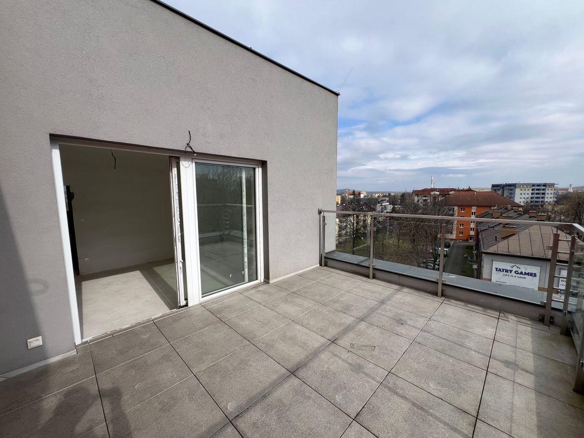 Ponúkame na predaj priestranný trojizbový byt, ktorý sa nachádza v centre mesta Poprad